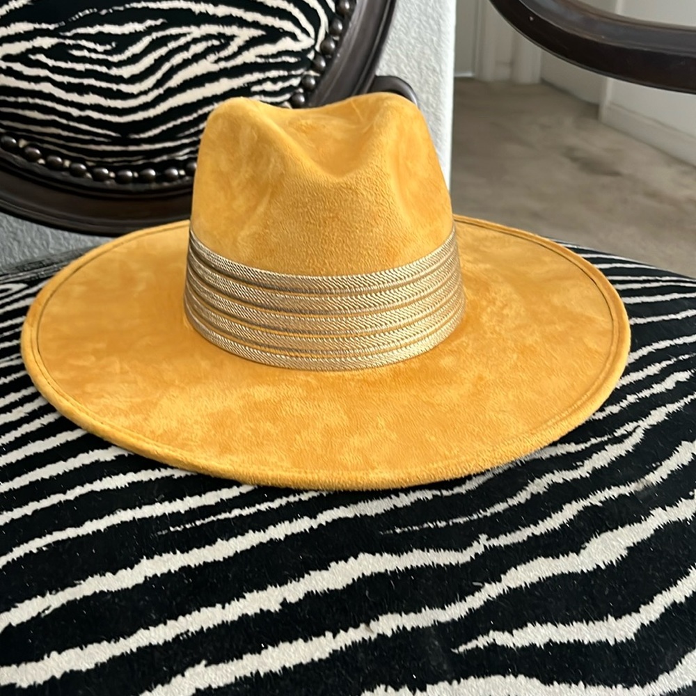 New w/tags and box! ISABELLA Hat by ASN Hats.